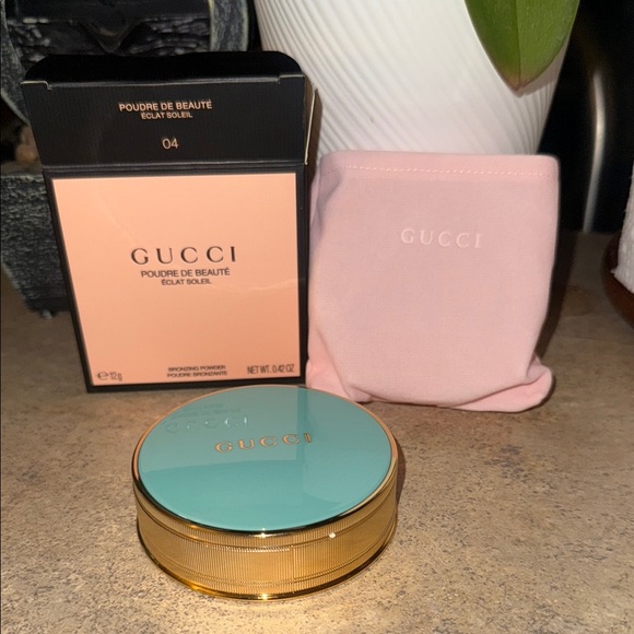 Gucci Poudre De Beauté Éclat Soleil - Gold - Picture 7 of 8
